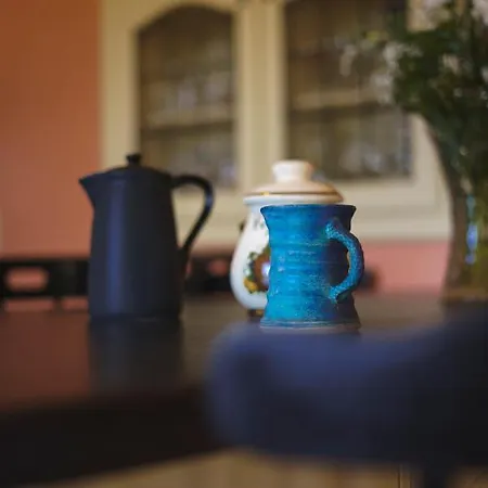 The Village Couette-café
